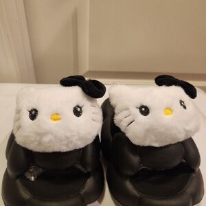 Hello Kitty Black Plattform Open Toe Slides Slipper Sandal with White Plush Face